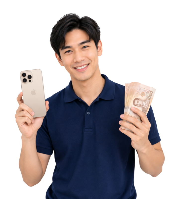 พนักงานกำลังถือ iPhone 16 Pro Max พร้อมอธิบายขั้นตอนการขายให้ลูกค้า