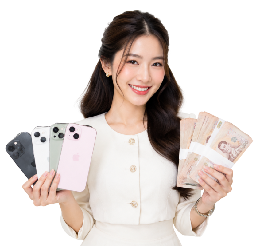พนักงานผู้หญิงถือ iPhone 15 และเงินไทยแบงค์พัน ร้านมือถือ.com รับซื้อ iPhone 15
